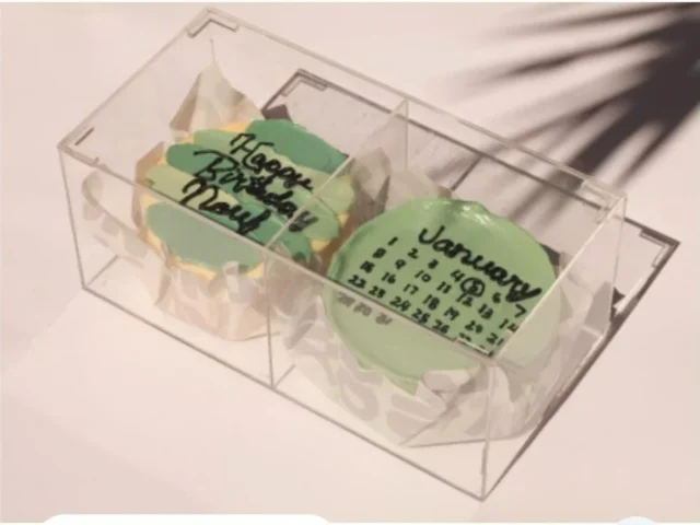 أكريلك بوكس جدة – أحدث صيحة لتقديم كيك فاخر بأناقة