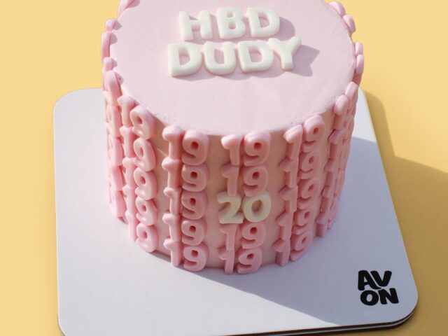 كيكة الأرقام لعيد الميلاد: فخامة التصميم مع أجود مكونات آفون كيك