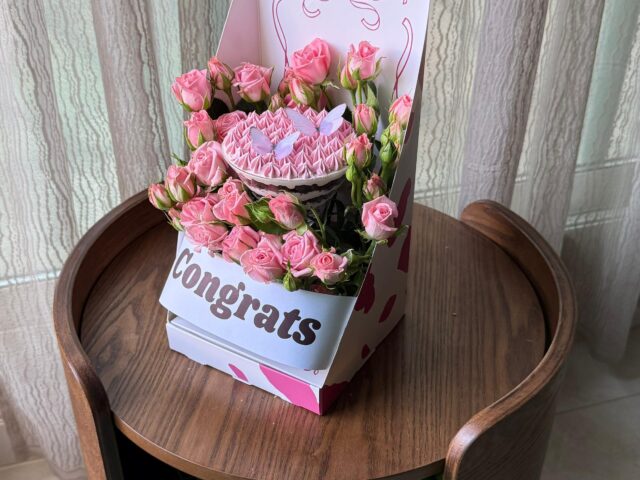 كعكة مارتيني مع الورد الجوري فخامة مناسبات السعودية