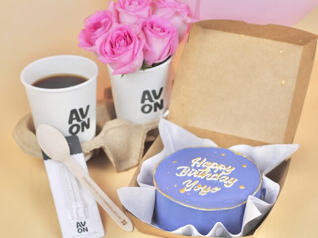 ميني كيك ولا لانش بوكس؟ — دليلك لاختيار الهدية المثالية 🎁